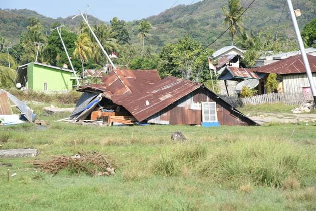 7.7-magnitude earthquake in Indonesia kills 55, injures 132 EAST MANGGARAI, INDONESIA - AUGUST 17: (----EDITORIAL USE ONLY - MANDATORY CREDIT - INDONESIAN NATIONAL SEARCH AND RESCUE AGENCY (BASARNAS) HANDOUT - NO MARKETING NO ADVERTISING CAMPAIGNS - DISTRIBUTED AS A SERVICE TO CLIENTS----) Search and rescue operations continue in East Manggarai, East Nusa Tenggara, on Monday, three days after a magnitude 7.7 earthquake struck the region on August 15th in Satar Kampas village, Lamba Leda district, East Manggarai regency, Indonesia on August 17, 2026. Joint SAR teams continued searching and evacuating victims in one of the hardest-hit areas. As of 3 p.m. local time, 55 people had died and 132 others were injured, bringing the total number  Copyright: x2026xAnadoluxBASARNASx xHandoutx