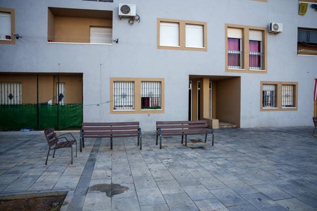 Two women—one of whom was pregnant—and a minor were shot and killed in the middle of the street in Isla Cristina, Huelva. Images from the scene of yesterday’s shooting, where three people died in Isla Cristina. On August 17, 2026, in Isla Cristina, Huelva, Andalusia, Spain. Three people—a 39-year-old woman who was eight months pregnant, a 62-year-old woman, and a 16-year-old minor—died this Sunday as a result of a shooting in the El Rocío neighborhood of Isla Cristina, Huelva, which may be linked to the one that left one man dead and another wounded in 2024 in the El Torrejón neighborhood of Huelva city. August 17, 2026 Francisco J Isla Cristina, Huelva, Andalusia Isla Cristina, Huelva, Andalusia, Spain  Copyright: xFranciscoxJ.xOlmox 7718324