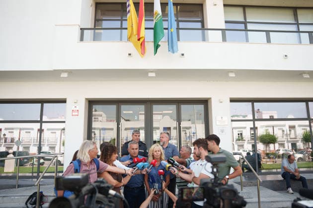 Two women—one of whom was pregnant—and a minor were shot and killed in the middle of the street in Isla Cristina, Huelva. The Government Subdelegate in Huelva, María José Rico Cabrera, spoke to the media to report on yesterday’s shooting in which three people were killed. On August 17, 2026, in Isla Cristina, Huelva, Andalusia, Spain, three people—a 39-year-old woman who was eight months pregnant, another 62-year-old woman, and a 16-year-old minor died this Sunday as a result of a shooting in the El Rocío neighborhood of Isla Cristina, Huelva, which may be related to the one that left one man dead and another wounded in 2024 in the El Torrejón neighborhood of Huelva city. August 17, 2026 Francisco J Isla Cristina, Huelva, Andalusia Isla Cr  Copyright: xFranciscoxJ.xOlmox 7718378