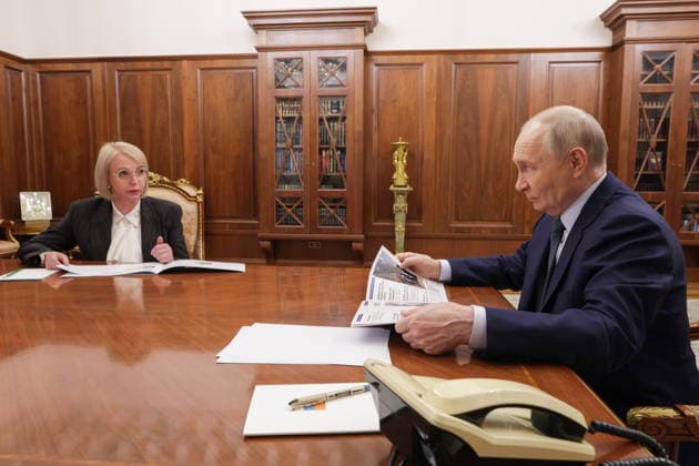 RUSSIA, MOSCOW - AUGUST 17, 2026: Russia s President Vladimir Putin (R) and Nenets Autonomous Area Governor Irina Gekht hold a meeting at the Moscow Kremlin. Mikhail Metzel Russian Presidential Press and Information Office TASS  96298473