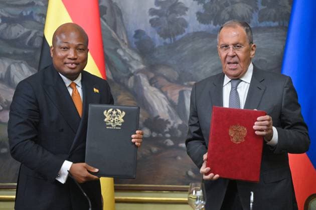 Russia Ghana 9223068 17.08.2026 Russian Foreign Minister Sergey Lavrov and Ghanaian Foreign Minister Samuel Okudzeto Ablakwa, left, attend a signing ceremony following their meeting, in Moscow, Russia. Sergey Guneev Sputnik Moscow Russia  Copyright: xSergeyxGuneevx