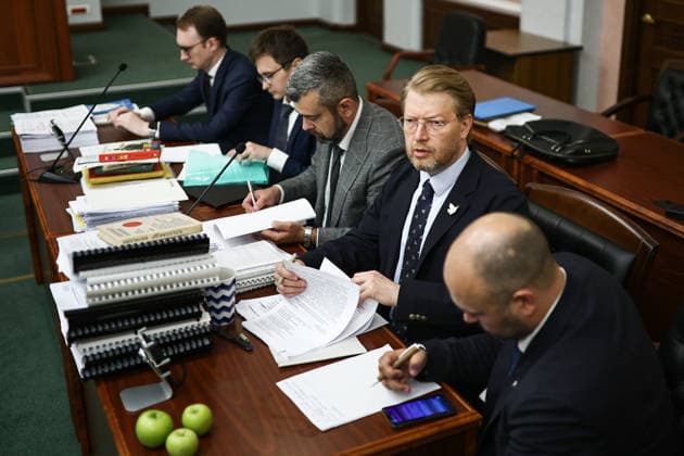 RUSSIA, MOSCOW - AUGUST 17, 2026: Yabloko Party Chairman Nikolai Rybakov (2nd R) attends a hearing at the Russian Supreme Court on the party’s appeal to reinstate its candidate list for the upcoming 2026 Russian State Duma election. Mikhail Tereshchenko TASS  96298717