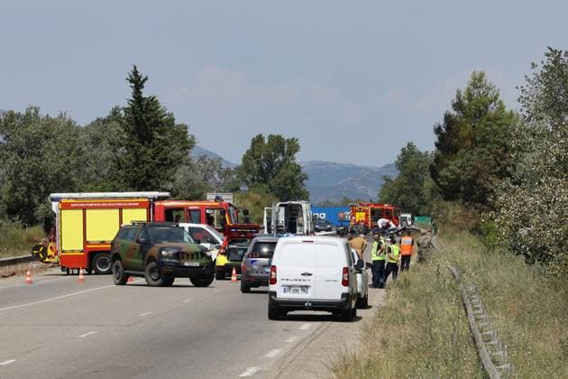 Military aircraft crash on the D113 near Salon-de-Provence PHOTOPQR LA PROVENCE Gilles BADER Marseille, August 17, 2026 Military aircraft crash on the D113 near Salon-de-Provence A military aircraft crashed in Salon-de Provence, in southern France, on August 17, following an incident during a training flight. Marseille, BDR France  Copyright: xPHOTOPQR LAxPROVENCE MAXPPPxGillesxBADERx 20260817PVL3032 20260817PVL3032