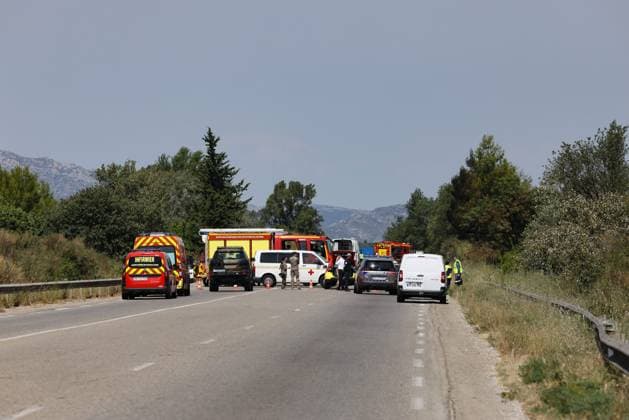 Military aircraft crash on the D113 near Salon-de-Provence PHOTOPQR LA PROVENCE Gilles BADER Marseille, August 17, 2026 Military aircraft crash on the D113 near Salon-de-Provence A military aircraft crashed in Salon-de Provence, in southern France, on August 17, following an incident during a training flight. Marseille, BDR France  Copyright: xPHOTOPQR LAxPROVENCE MAXPPPxGillesxBADERx 20260817PVL3034 20260817PVL3034