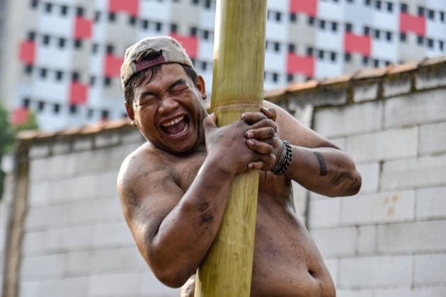 August 17, 2026, Bandung Regency, West Java, Indonesia: Participants climb a pole coated in oil and mud, with prizes placed at the top, during a competition locally known as Panjat Pinang to commemorate the 81st anniversary of the Republic of Indonesia s independence in Lengkong Village, Bandung Regency, Indonesia. Bandung Regency Indonesia  - ZUMAr272 20260817_zip_r272_017 Copyright: xDimasxRachmatsyahx