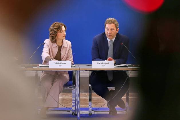 Berlin, Deutschland, 17.08.2026: Bundesfinanzministerium: Branchendialog Ost: Start-ups und Scale-ups: Ostbeauftragte Elisabeth Kaiser (SPD) und Bundesminister der Finanzen Lars Klingbeil (SPD) *** Berlin, Germany, August 17, 2026 Federal Ministry of Finance Industry Dialogue: Eastern Germany—Startups and Scale-ups; Elisabeth Kaiser (SPD), Commissioner for Eastern Germany; and Lars Klingbeil (SPD), Federal Minister of Finance Copyright: xdtsxNachrichtenagenturx dts_130338