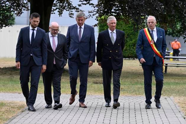 King Philippe of Belgium in the High Fens VOTTEM, BELGIUM - AUGUST 17 : King Philippe of Belgium, in the presence of Adrien Dolimont (MR), Minister-President of Wallonia, responsible for Budget, Finance, Research and Animal Welfare, Bernard Quintin (MR), Minister of Security and the Interior, responsible for Beliris of Federal Government, Jan Jambon (N-VA), Deputy Prime Minister and Minister of Finance and Pensions of Federal Government, Herve Jamar, Governor of the province of Liege, meets with teams mobilized against the High Fens wildfire and for public safety during his visit to the provincial crisis center in Vottem, on August 17, 2026 in Vottem, Belgium, 17 08 2026 Vottem Belgium  Copyright: xDhax