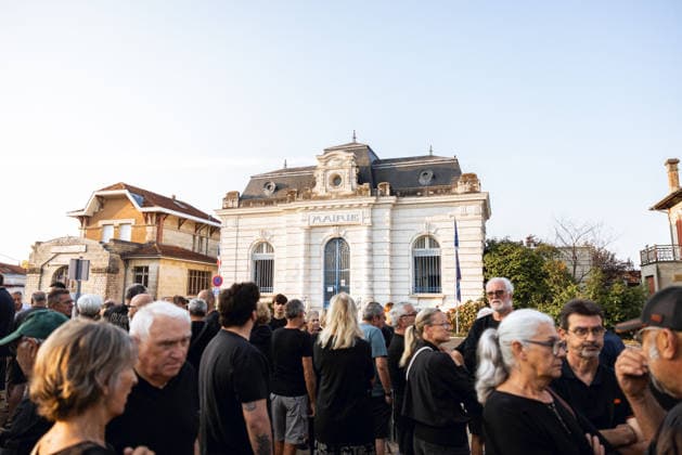 Lecornu Visits Fire-Hit Area As Residents Seek Aid - Le Porge French Prime Minister Sebastien Lecornu arrives at a gathering of wildfire victims dressed in black in Le Porge, Gironde, France on August 17, 2026, after the meeting location was moved from the town hall to the fire station where he was in discussion with local mayor Martial Zaninetti, while residents hoped for updates on aid measures before he departed without meeting them. Photo by Gardelle M ANDBZ ABACAPRESS.COM Le Porge Nouvelle-Aquitaine France  Copyright: xANDBZ ABACAx
