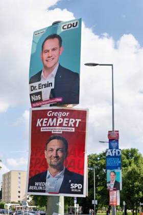 Berlin,11.08.2026,Wahlplakate zur Wahl zum 20.Abgeordnetenhaus von Berlin sowie zu den Bezirksverordnetenversammlungen am 20.09.2026.Aufgenommen im Bezirk Spandau. *** Berlin, August 11, 2026—Election posters for the election to the 20th Berlin House of Representatives and the district councils on September 20, 2026. Photographed in the Spandau district.
