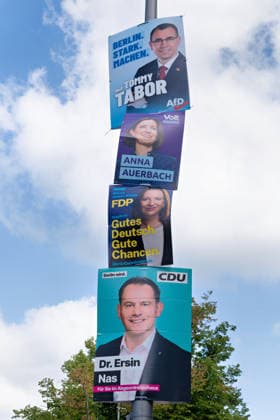 Berlin,11.08.2026,Wahlplakate zur Wahl zum 20.Abgeordnetenhaus von Berlin sowie zu den Bezirksverordnetenversammlungen am 20.09.2026.Aufgenommen im Bezirk Spandau. *** Berlin, August 11, 2026—Election posters for the election to the 20th Berlin House of Representatives and the district councils on September 20, 2026. Photographed in the Spandau district.
