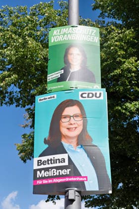 Berlin,11.08.2026,Wahlplakate zur Wahl zum 20.Abgeordnetenhaus von Berlin sowie zu den Bezirksverordnetenversammlungen am 20.09.2026.Aufgenommen im Bezirk Spandau. *** Berlin, August 11, 2026—Election posters for the election to the 20th Berlin House of Representatives and the district councils on September 20, 2026. Photographed in the Spandau district.
