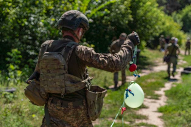 Khartiia brigade trains to counter FPV drones on Ukraine s frontline KHARKIV OBLAST, UKRAINE - AUGUST 17: Members of the air defense unit of the Khartiia Brigade demonstrate training against FPV drones in Kharkiv Oblast, Ukraine, on August 17, 2026. Soldiers attach balloons to FPV drones and practice shooting them down during the exercise. The training aims to improve the ability of air defense and infantry personnel to counter FPV drones in real combat situations along the front lines. Carlo Bravo Anadolu Kharkiv Ukraine. Editorial use only. Please get in touch for any other usage.  Copyright: x2026xAnadoluxCarloxBravox