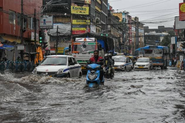 Waterlogging In Kolkata. A waterlogged street in Kolkata, India, on August 17, 2026, following heavy rain. Kolkata India  Copyright: xDebarchanxChatterjeex originalFilename: chatterjee-notitle260817_np4hK.jpg