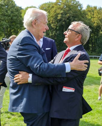 168. Henkel-Preis der Diana in Düsseldorf - Freude pur bei Albert Woeste mit .....nach dem Diana-Sieggvon Eddy Pedroza Düsseldorf Galopprennbahn NRW Deutschland *** 168th Henkel Prix de la Diana in Düsseldorf: Pure joy for Albert Woeste following Eddy Pedroza s victory in the Prix de la Diana at the Düsseldorf Racetrack, North Rhine-Westphalia, Germany