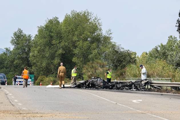 Military plane crash on the D113 near Salon-de-Provence PHOTOPQR LA PROVENCE Gilles BADER Marseille, August 17, 2026 Military plane crash on the D113 near Salon-de-Provence; bomb squad detonates the ejection seat firing mechanism, which had not been used. Salon-de-Provence, France, August 17, 2026 – A French Air and Space Force Cirrus SR20 training aircraft is seen after making an emergency landing on the D113 road near Salon-de-Provence. The aircraft caught fire following the landing. Marseille, Bdr, France  Copyright: xPHOTOPQR LAxPROVENCE MAXPPPxGillesxBADERx 20260817PVL3227 20260817PVL3227