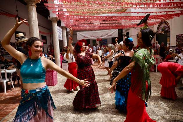 Scene at the 2026 Málaga Fair: Several women, dressed in traditional flamenco outfits, stroll through the Cortijo de Torres grounds during the Málaga Fair. August 17, 2026, in Málaga, Andalusia, Spain. The capital of the Costa del Sol celebrates its big week, during which locals and visitors gather to enjoy the festive atmosphere and the many activities the Feria has to offer. August 17, 2026, in Málaga, Andalusia, Spain Málaga, Andalusia, Spain Spain  Copyright: xÃlexxZeax 7718777