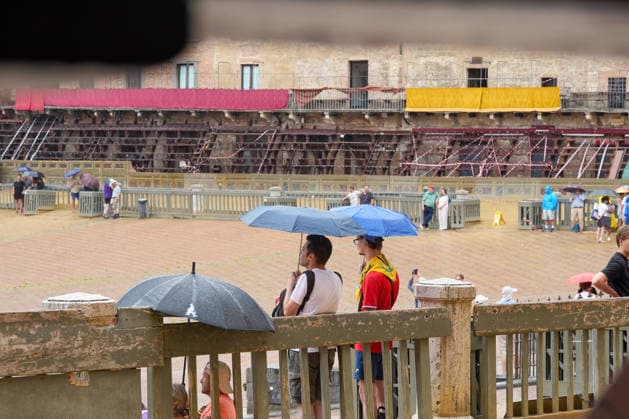 August 17, 2026, Siena, Toscana, ITALIA: Siena, Piazza del Campo Ã¢â‚¬ August 17, 2026. Heavy rain has interrupted the race; the municipality has displayed the green flag. The race will be held tomorrow, August 17, weather permitting. Siena ITALIA  - ZUMAs236 20260817_aap_s236_010 Copyright: xFabioxSassox