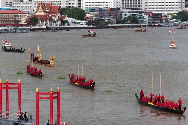 August 17, 2026, Bangkok, Thailand: Thai oarsmen row royal barges during a rehearsal for the Royal Barge Procession..The rehearsal was held in preparation for the Royal Barge Procession on November 6, 2026, which will take place as part of the annual Royal Kathina ceremony at the end of Buddhist Lent. Bangkok Thailand - ZUMAs197 20260817_aaa_s197_102 Copyright: xPeeraponxBoonyakiatx