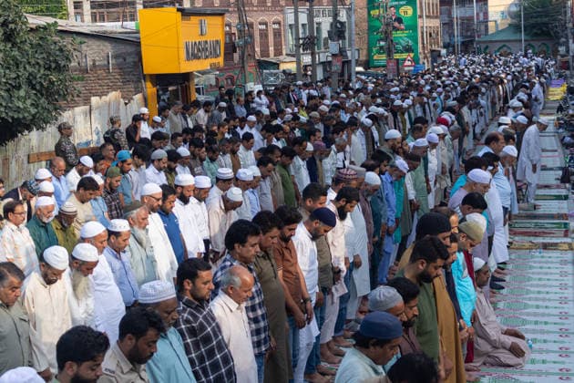 August 17, 2026, Srinagar, Jammu And Kashmir, Srinagar: Thousands of Muslims from across Kashmir gathered to offer annual congregational prayer called Khoja Digar on the 3rd month of the Islamic calendar, outside the shrine of Sufi Saint Khawaja Naqashband in Srinagar. Srinagar Srinagar - ZUMAs382 20260817_zip_s382_002 Copyright: xSyeedxShawlx