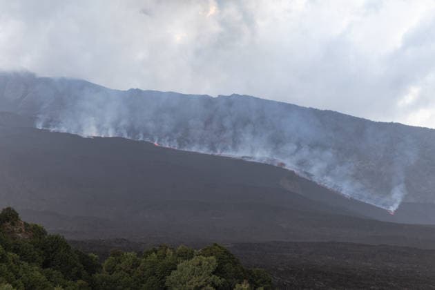 IPA87579411 - Catania, August 17, 2026, Mount Etna: the lava flow from the new vent into the Valle del Bove, as seen from Monte Pomiciaro  Copyright: xFrancescoxEnriquezx xFrancescoxEnriquezx 87579411