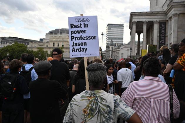 August 17, 2026, London, London, UK: London, UK. People attend a vigil in Trafalgar Square for the British academic Jason Arday who was found dead at his London home. Arday resigned last week as a Cambridge University Professor of sociology of education after allegations of plagiarism and questions about some of his achievements. London UK  - ZUMAl94_ 20260817_zaf_l94_051 Copyright: xRayxTangx