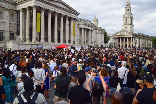 August 17, 2026, London, England, United Kingdom: Large crowds of people gather in Trafalgar Square during a vigil for Jason Arday. The former sociology professor at the University of Cambridge died several days after he resigned following accusations of academic plagiarism and scrutiny of his personal claims. London United Kingdom  - ZUMAv130 20260817_zip_v130_072 Copyright: xVukxValcicx