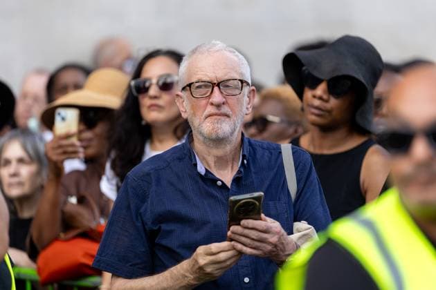 August 17, 2026, London, United Kingdom: Member of Parliament, Jeremy Corbyn looks at mourners as they gather for a vigil for Professor Jason Arday in Trafalgar Square..A vigil was organised by the campaign group Stand Up to Racism, after Professor Jason Arday was found dead at his home. He had resigned from his position as professor of sociology of education at Cambridge, amid accusations of plagiarism, which he denied. London United Kingdom - ZUMAs197 20260817_aaa_s197_113 Copyright: xPhilxLewisx