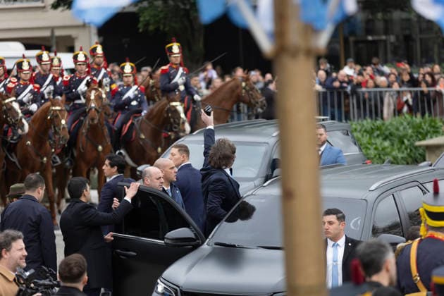 RECORD DATE NOT STATED Argentina: Milei at the ceremony honoring General San Martin. President Javier Milei delivered a speech at the San Martin Monument, located in the Retiro neighborhood of Buenos Aires, to mark the 176th anniversary of the Liberator™s passing Buenos Aires Argentina Copyright: xImagoxImages EstebanxOsoriox _52A0575