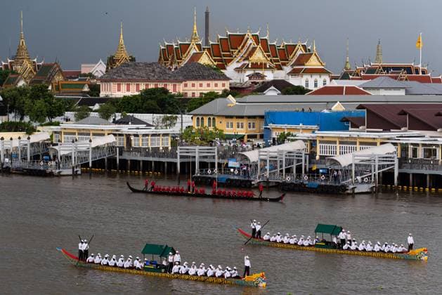 The rehearsal for the Royal Barge Procession in Bangkok - 17 Aug 2026 Thai oarsmen row royal barges during a rehearsal for the Royal Barge Procession. The rehearsal was held in preparation for the Royal Barge Procession on November 6, 2026, which will take place as part of the annual Royal Kathina ceremony at the end of Buddhist Lent. Bangkok Thailand Copyright: xPeeraponxBoonyakiatx xSOPAxImagesx Peerapon-Boonyakiat-1442915