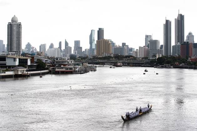 The rehearsal for the Royal Barge Procession in Bangkok - 17 Aug 2026 Thai oarsmen row royal barges during a rehearsal for the Royal Barge Procession. The rehearsal was held in preparation for the Royal Barge Procession on November 6, 2026, which will take place as part of the annual Royal Kathina ceremony at the end of Buddhist Lent. Bangkok Thailand Copyright: xPeeraponxBoonyakiatx xSOPAxImagesx Peerapon-Boonyakiat-1442916