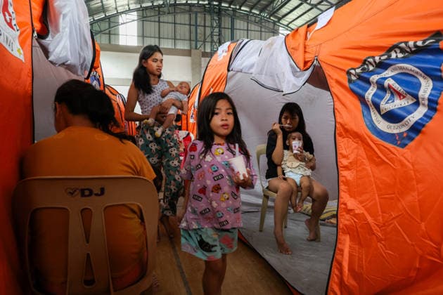Tens of thousands evacuated in Philippines amid monsoon rains, floods QUEZON CITY, PHILIPPINES - AUGUST 18: People evacuated from flooded areas take shelter at a secondary school basketball court, amid lingering threats of flooding caused by heavy monsoon rains, in Quezon City, Metro Manila, Philippines, on August 18, 2026. As the country remains threatened by floods caused by monsoon heavy rains, tens of thousands of people in the capital region of Metro Manila and its surrounding cities and areas have been evacuated, with schools in multiple locations across the Philippines being suspended for safety reasons. Daniel Ceng Anadolu Quezon City Philippines. Editorial use only. Please get in touch for any other usage.  Copyright: x2026xAnadoluxDanielxCengx