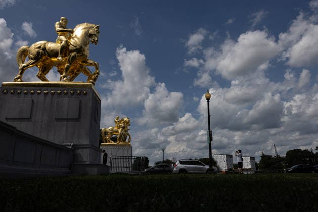 Trump administration covers Washington s Arts of War statues in gold leaf WASHINGTON, D.C., UNITED STATES - AUGUST 17: The Arts of War equestrian statues, newly covered in gold leaf, are seen at Arlington Memorial Bridge near the Lincoln Memorial in Washington, D.C., on August 17, 2026. The Trump administration has ordered a $5.1 million restoration project to regild the two Arts of War statues, along with the nearby Arts of Peace companion statues. The four statues are being restored under a project overseen by the U.S. Department of the Interior. Mehmet Eser Anadolu Washington United States. Editorial use only. Please get in touch for any other usage.  Copyright: x2026xAnadoluxMehmetxEserx