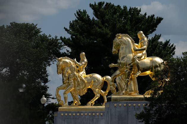 Trump administration covers Washington s Arts of War statues in gold leaf WASHINGTON, D.C., UNITED STATES - AUGUST 17: The Arts of War equestrian statues, newly covered in gold leaf, are seen at Arlington Memorial Bridge near the Lincoln Memorial in Washington, D.C., on August 17, 2026. The Trump administration has ordered a $5.1 million restoration project to regild the two Arts of War statues, along with the nearby Arts of Peace companion statues. The four statues are being restored under a project overseen by the U.S. Department of the Interior. Mehmet Eser Anadolu Washington United States. Editorial use only. Please get in touch for any other usage.  Copyright: x2026xAnadoluxMehmetxEserx