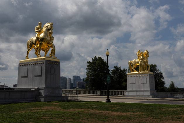 Trump administration covers Washington s Arts of War statues in gold leaf WASHINGTON, D.C., UNITED STATES - AUGUST 17: The Arts of War equestrian statues, newly covered in gold leaf, are seen at Arlington Memorial Bridge near the Lincoln Memorial in Washington, D.C., on August 17, 2026. The Trump administration has ordered a $5.1 million restoration project to regild the two Arts of War statues, along with the nearby Arts of Peace companion statues. The four statues are being restored under a project overseen by the U.S. Department of the Interior. Mehmet Eser Anadolu Washington United States. Editorial use only. Please get in touch for any other usage.  Copyright: x2026xAnadoluxMehmetxEserx