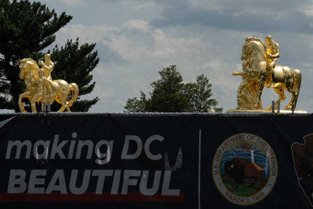 Trump administration covers Washington s Arts of War statues in gold leaf WASHINGTON, D.C., UNITED STATES - AUGUST 17: The Arts of War equestrian statues, newly covered in gold leaf, are seen at Arlington Memorial Bridge near the Lincoln Memorial in Washington, D.C., on August 17, 2026. The Trump administration has ordered a $5.1 million restoration project to regild the two Arts of War statues, along with the nearby Arts of Peace companion statues. The four statues are being restored under a project overseen by the U.S. Department of the Interior. Mehmet Eser Anadolu Washington United States. Editorial use only. Please get in touch for any other usage.  Copyright: x2026xAnadoluxMehmetxEserx