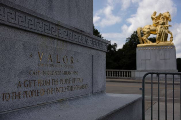 Trump administration covers Washington s Arts of War statues in gold leaf WASHINGTON, D.C., UNITED STATES - AUGUST 17: The Arts of War equestrian statues, newly covered in gold leaf, are seen at Arlington Memorial Bridge near the Lincoln Memorial in Washington, D.C., on August 17, 2026. The Trump administration has ordered a $5.1 million restoration project to regild the two Arts of War statues, along with the nearby Arts of Peace companion statues. The four statues are being restored under a project overseen by the U.S. Department of the Interior. Mehmet Eser Anadolu Washington United States. Editorial use only. Please get in touch for any other usage.  Copyright: x2026xAnadoluxMehmetxEserx