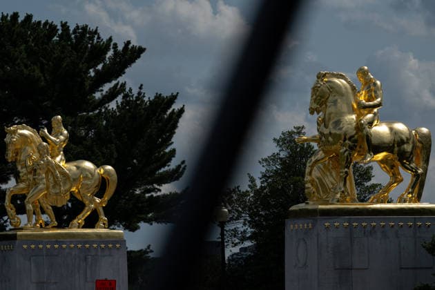 Trump administration covers Washington s Arts of War statues in gold leaf WASHINGTON, D.C., UNITED STATES - AUGUST 17: The Arts of War equestrian statues, newly covered in gold leaf, are seen at Arlington Memorial Bridge near the Lincoln Memorial in Washington, D.C., on August 17, 2026. The Trump administration has ordered a $5.1 million restoration project to regild the two Arts of War statues, along with the nearby Arts of Peace companion statues. The four statues are being restored under a project overseen by the U.S. Department of the Interior. Mehmet Eser Anadolu Washington United States. Editorial use only. Please get in touch for any other usage.  Copyright: x2026xAnadoluxMehmetxEserx