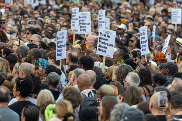 August 17, 2026, London, England, United Kingdom: Thousands attend a vigil in LondonÃ¢â‚¬â ¢s Trafalgar Square for Jason Arday, the former University of Cambridge professor who was found dead last week after resigning following accusations of plagiarism. London United Kingdom - ZUMAs262 20260817_zip_s262_007 Copyright: xTayfunxSalcix