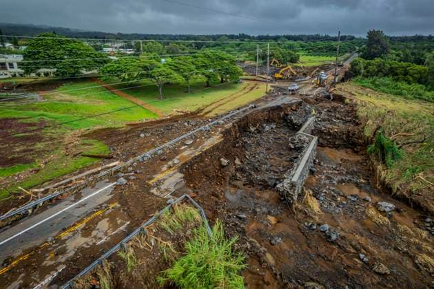 August 17, 2026, Pahala, Hawaii, U.S: Road crews work to clear damage along Highway 11 south of Pahala, HawaiÃäÂ»i photographed Monday, August 17, 2026. Lala hit the island chain on August 16, 2026 causing widespread wind and flood damage to the island. Sections of Highway 11 and other roads were washed out and thousands are without power, some of whom may not get it back for several weeks. Pahala U.S - ZUMAd149 20260817_zap_d149_001 Copyright: xJamesxD.xDeCampx