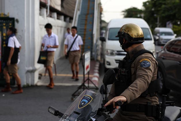 Thai schools tighten security after deadly shooting BANGKOK, THAILAND - AUGUST 18: A police officer sits on his motorbike outside a school in Bangkok, Thailand, August 18, 2026. Following a deadly school shooting on August 7, Thailand s government pledged tougher gun controls and made school safety a national priority, with schools stepping up weapons screening and other security measures. Valeria Mongelli Anadolu Banghok Thailand. Editorial use only. Please get in touch for any other usage.  Copyright: x2026xAnadoluxValeriaxMongellix