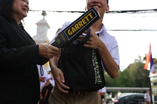 Thai schools tighten security after deadly shooting BANGKOK, THAILAND - AUGUST 18: A staff member inspects a student s bag for weapons with a metal detector at the entrance to a school in Bangkok, Thailand, on August 18, 2026. Following a deadly school shooting on August 7, Thailand s government pledged tougher gun controls and made school safety a national priority, with schools stepping up weapons screening and other security measures. Valeria Mongelli Anadolu Banghok Thailand. Editorial use only. Please get in touch for any other usage.  Copyright: x2026xAnadoluxValeriaxMongellix