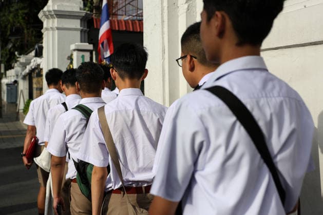 Thai schools tighten security after deadly shooting BANGKOK, THAILAND - AUGUST 18: Students queue for weapons screening before entering a school in Bangkok, Thailand, on August 18, 2026. Following a deadly school shooting on August 7, Thailand s government pledged tougher gun controls and made school safety a national priority, with schools stepping up weapons screening and other security measures. Valeria Mongelli Anadolu Banghok Thailand. Editorial use only. Please get in touch for any other usage.  Copyright: x2026xAnadoluxValeriaxMongellix