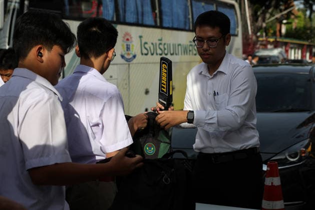Thai schools tighten security after deadly shooting BANGKOK, THAILAND - AUGUST 18: A staff member inspects a student s bag for weapons with a metal detector at the entrance to a school in Bangkok, Thailand, on August 18, 2026. Following a deadly school shooting on August 7, Thailand s government pledged tougher gun controls and made school safety a national priority, with schools stepping up weapons screening and other security measures. Valeria Mongelli Anadolu Banghok Thailand. Editorial use only. Please get in touch for any other usage.  Copyright: x2026xAnadoluxValeriaxMongellix