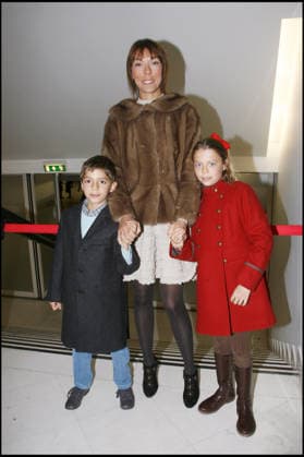 News from August 18, 2026: Mathilde Favier, Dior’s director of public relations, and her partner, film producer Nicolas Altmayer, died yesterday in a car accident in the Deux-Sèvres department. MATHILDE AGOSTINELLI AND HER CHILDREN; CHANTAL GOYA PERFORMS AT THE PALAIS DES CONGRÈS 25 YEARS AFTER THE PREMIERE OF HER SHOW *THE MYSTERIOUS JOURNEY OF MARIE ROSE* PARIS, France  Copyright: xRINDOFF-GUIRECx xBESTIMAGExRINDOFF-GUIRECx xBESTIMAGEx