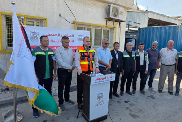 Khan Younis Mayor Warns Municipal Services Near Shutdown Khan Younis Mayor Alaa al-Din al-Batta speaks during a press conference held by the Union of Gaza Strip Municipalities in Khan Younis, southern Gaza Strip, on August 18, 2026. He warned that water and sewage services were nearing a shutdown due to shortages of fuel, operating oils and spare parts, amid damage to infrastructure caused by the war, raising concerns over a worsening water crisis, sewage hazards and the spread of disease. Photo by Tariq Mohammad APA Images Khan Yunis Gaza Strip Palestinian Territory 180826_Khan_Yunis_TM_00(2) Copyright: xapaimagesxTariqxMohammad xapaimagesx