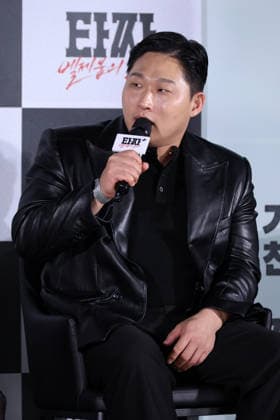 Stars and Director Gather for Tazza: Song of Beelzebub Production Press Conference in Seoul South Korean actor Moon Ji-hoon speaks during a production press conference for the upcoming film Tazza: Song of Beelzebub in Seoul, South Korea, on August 18, 2026. Seoul South Korea  Copyright: xMatrixxImages JungxUi-Chelx
