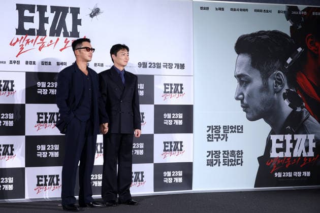 Stars and Director Gather for Tazza: Song of Beelzebub Production Press Conference in Seoul South Korean actors Byun Yo-han (L) and Roh Jae-won pose during a production press conference for the upcoming film Tazza: Song of Beelzebub in Seoul, South Korea, on August 18, 2026. Seoul South Korea  Copyright: xMatrixxImages JungxUi-Chelx
