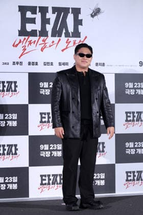 Stars and Director Gather for Tazza: Song of Beelzebub Production Press Conference in Seoul South Korean actor Moon Ji-hoon poses during a production press conference for the upcoming film Tazza: Song of Beelzebub in Seoul, South Korea, on August 18, 2026. Seoul South Korea  Copyright: xMatrixxImages JungxUi-Chelx