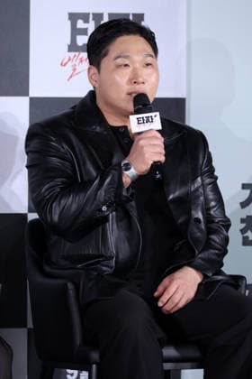 Stars and Director Gather for Tazza: Song of Beelzebub Production Press Conference in Seoul South Korean actor Moon Ji-hoon speaks during a production press conference for the upcoming film Tazza: Song of Beelzebub in Seoul, South Korea, on August 18, 2026. Seoul South Korea  Copyright: xMatrixxImages JungxUi-Chelx