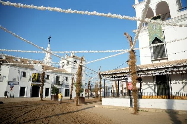 El Rocío Decorates Its Streets to Bid Farewell to the Virgin Images of the preparations in the village of El Rocío August 18, 2026, in El Rocío, Almonte, Huelva, Andalusia The village of El Rocío is already preparing for one of its most eagerly awaited moments. Residents are working on the traditional decoration of the streets with paper flowers, arches, and structures adorned with rosemary in anticipation of the Virgin’s upcoming departure from her sanctuary. On August 19, La Pastora will begin her journey to Almonte, where she will remain for nine months before returning to the village. August 18, 2026 Joaquí Huelva, Andalusia Huelva, Andalusia Spain  Copyright: xJoaquinxCorcherox 7719301